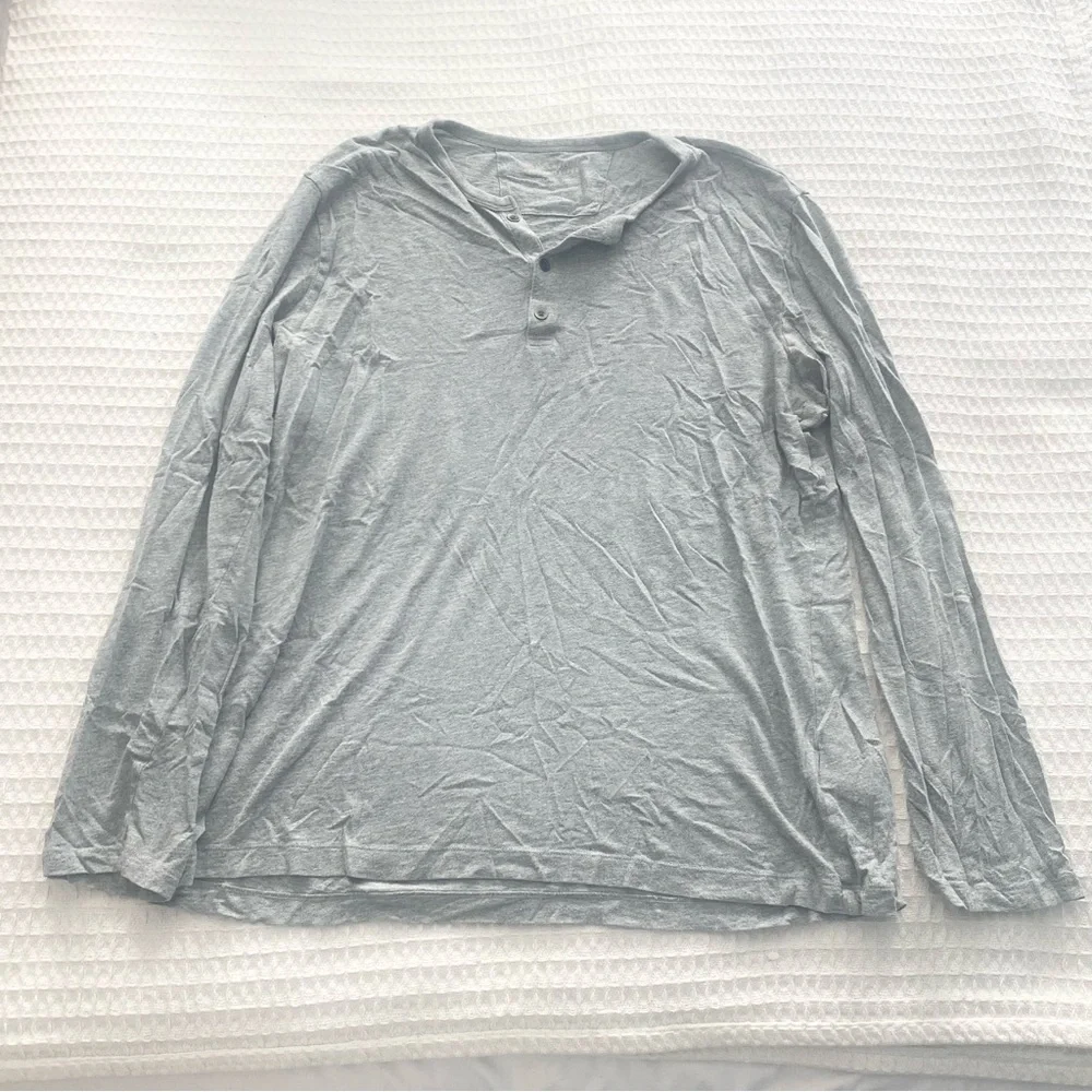 Banana Republic Light Gray Long Sleeve Henley Tee XL